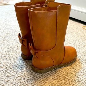 Girls boots
